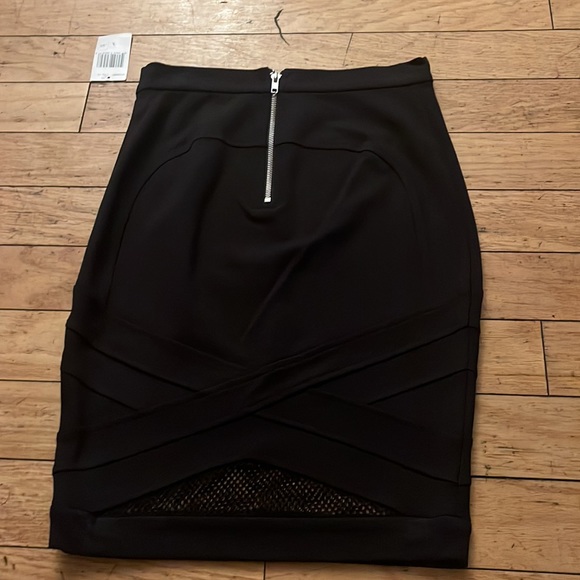 Brand New Black Guess Pencil skirt with Bottom Mesh - Picture 2 of 3
